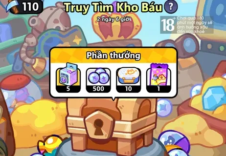 Sảnh sự kiện Truy Tìm Kho Báu với chiếc rương ở giữa